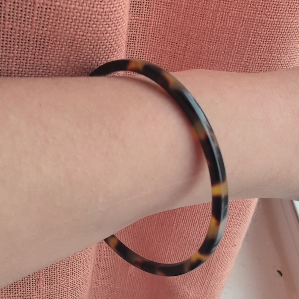 Tortoise Shell Bangle and Earring Set - Picture 3 of 5